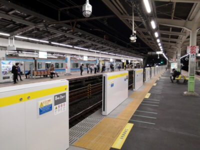 西船橋駅の総武線ホームにホームドア その2